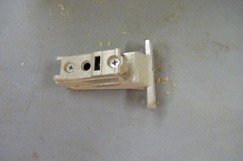 lot 50 image: Bin of cabinet hinges