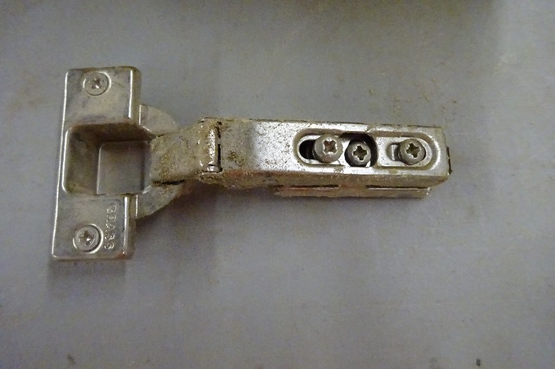 lot 51 image: Bin of cabinet hinges