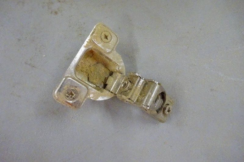 lot 53 image: Bin of cabinet hinges