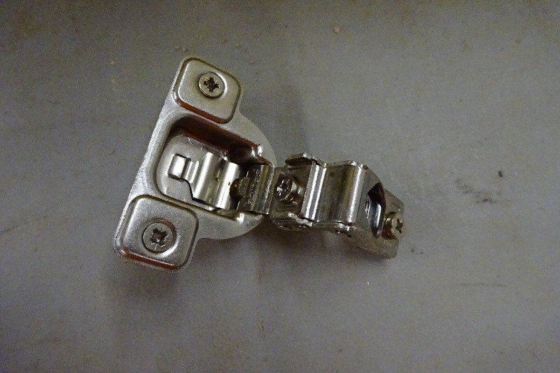 lot 54 image: Bin of cabinet hinges