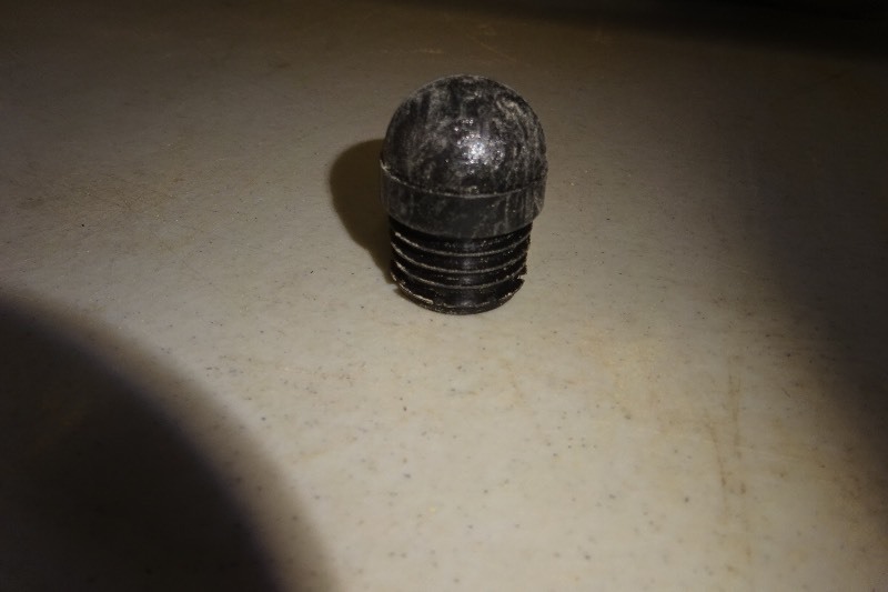 lot 74 image: Screw caps