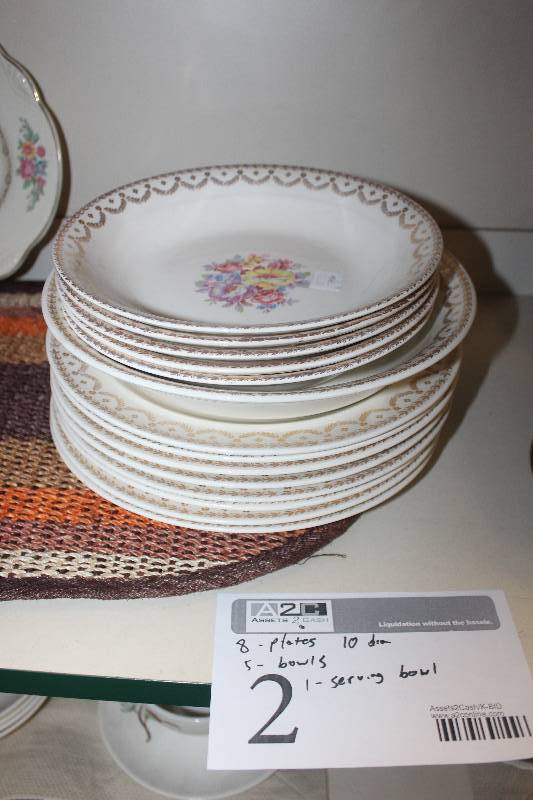 lot 2 image: China Set