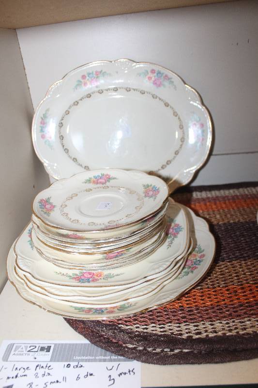 lot 1 image: Homer Laughlin China Set