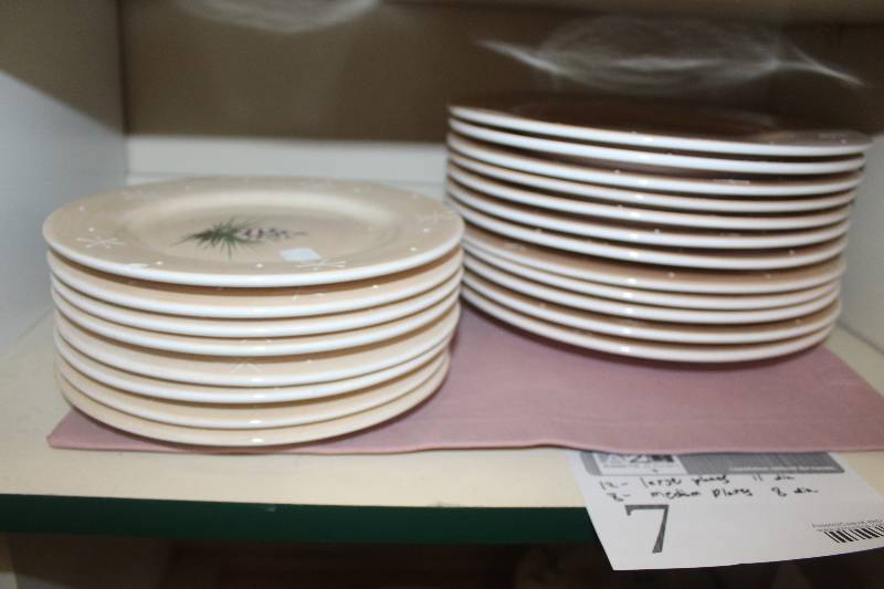 lot 7 image: Home China Set