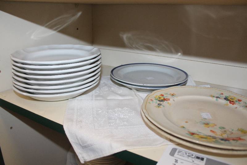 lot 14 image: Mikasa China Set