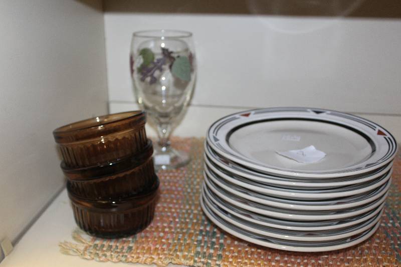 lot 33 image: Half Shelf Lot of China Set