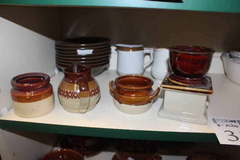 lot 35 image: Half Shelf Lot of Kitchen Ceramics, 8-Plates 6.5