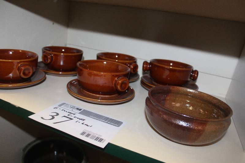 lot 37 image: Kitchen Ceramics