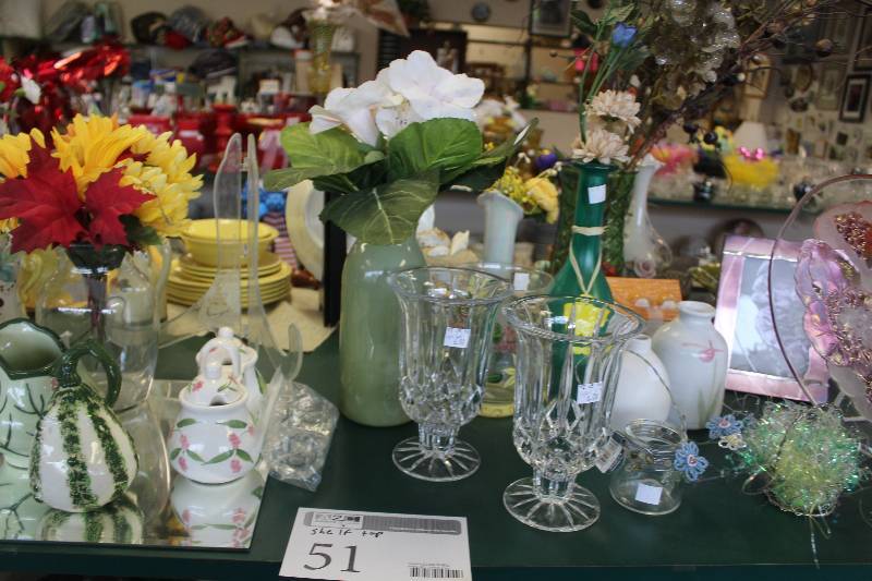 lot 51 image: Top Shelf Lot of Miscellaneous Glassware