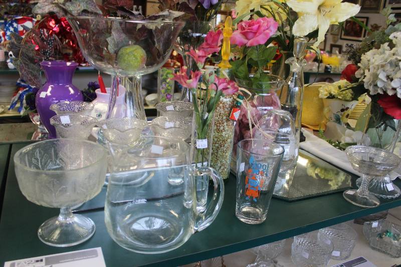 lot 50 image: Top Shelf Lot of Miscellaneous Glassware