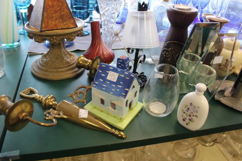 lot 97 image: Half Shelf Lot of House Table Decorations