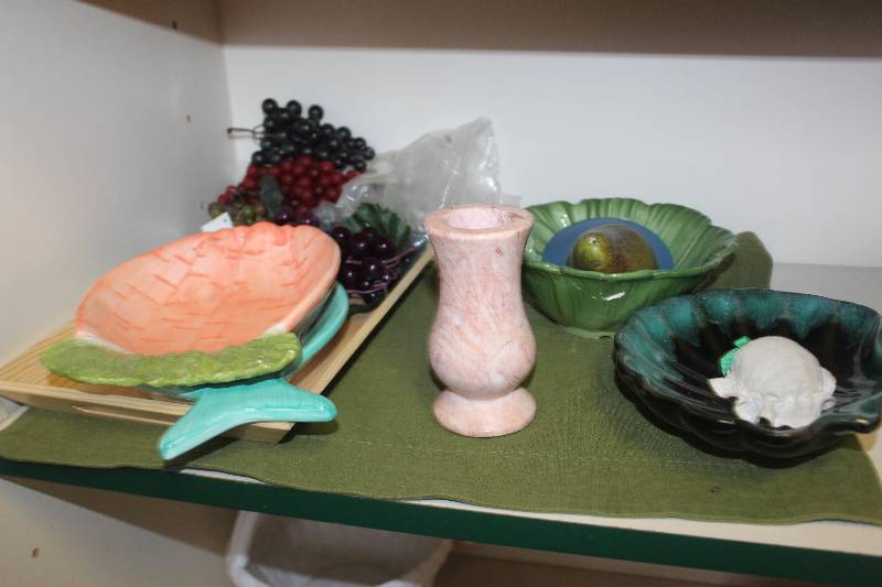 lot 55 image: Shelf Lot of Decorative Ceramics