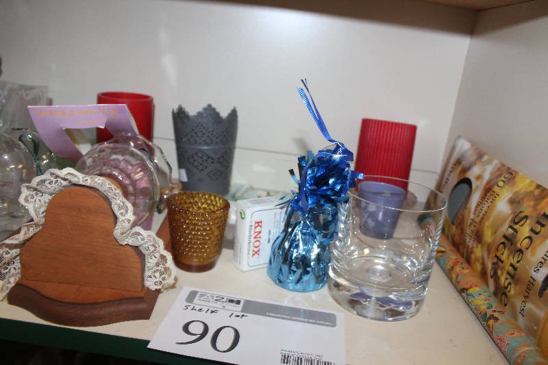 lot 90 image: Shelf Lot of House Table Decorations