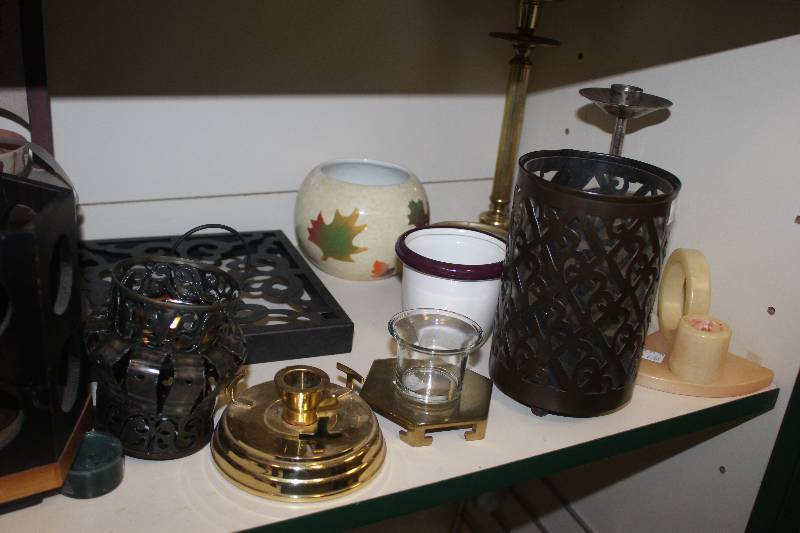 lot 91 image: Shelf Lot of House Table Decorations