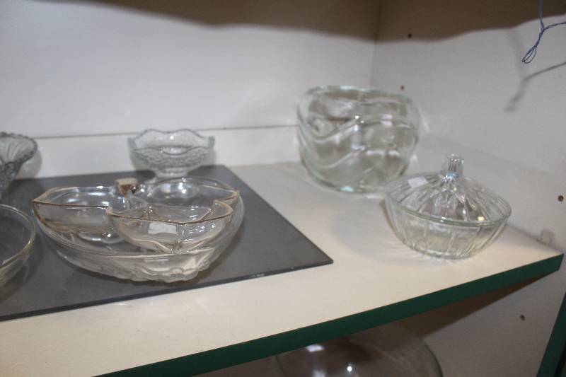 lot 59 image: Top Shelf Lot of Miscellaneous Glassware