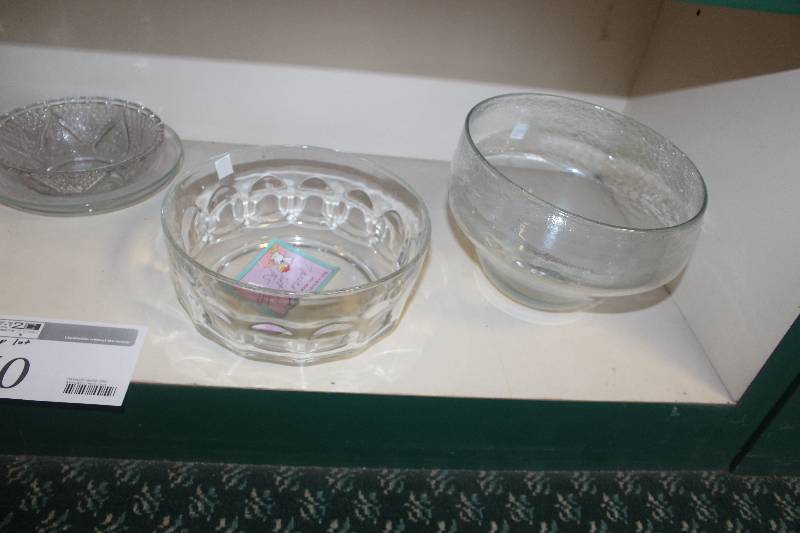 lot 60 image: Top Shelf Lot of Miscellaneous Glassware