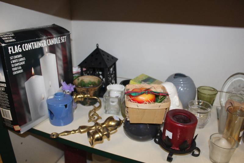 lot 87 image: Shelf Lot of House Table Decorations