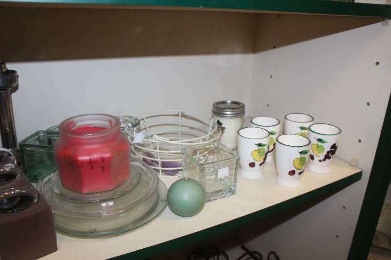 lot 88 image: Shelf Lot of House Table Decorations