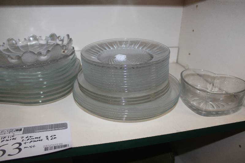 lot 63 image: Shelf Lot of Glassware