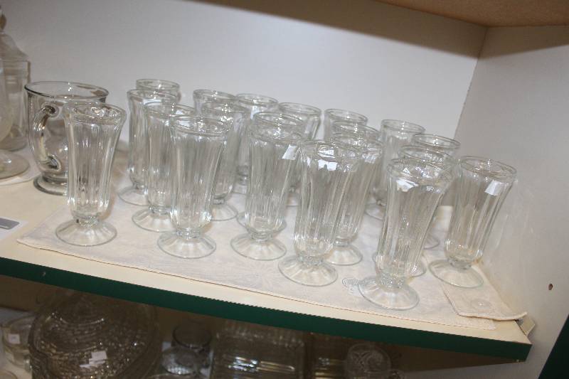 lot 84 image: Shelf Lot of Miscellaneous Glassware