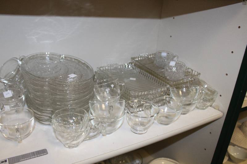 lot 85 image: Shelf Lot of Miscellaneous Glassware