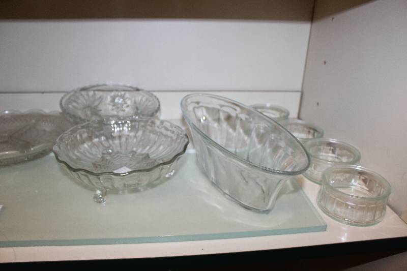 lot 67 image: Shelf Lot of Miscellaneous Glassware