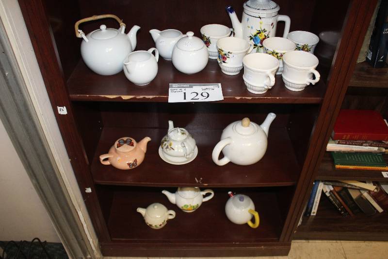 lot 129 image: Bottom 3-Shelves Lot of Ceramic Decorations