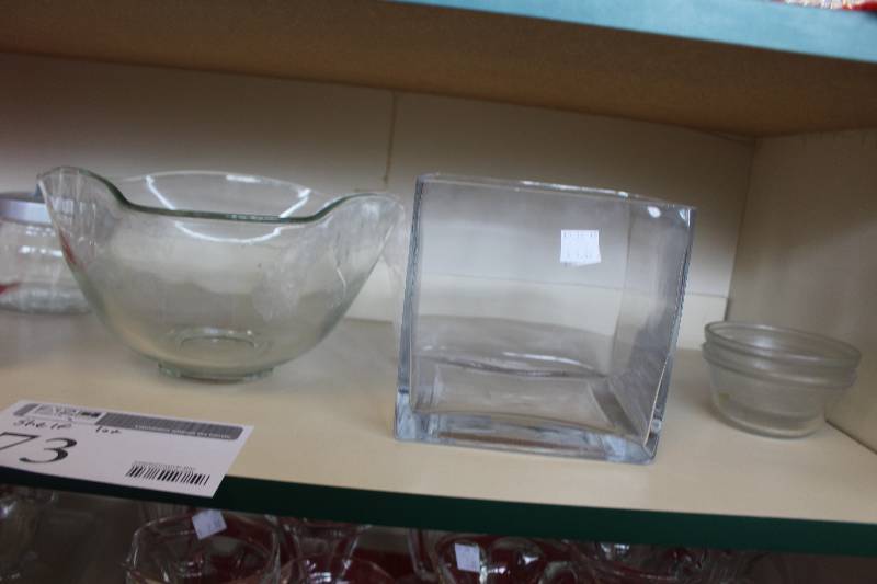 lot 73 image: Shelf Lot of Miscellaneous Glassware