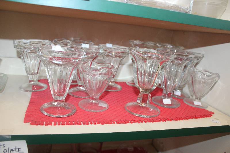 lot 74 image: Shelf Lot of Miscellaneous Glassware