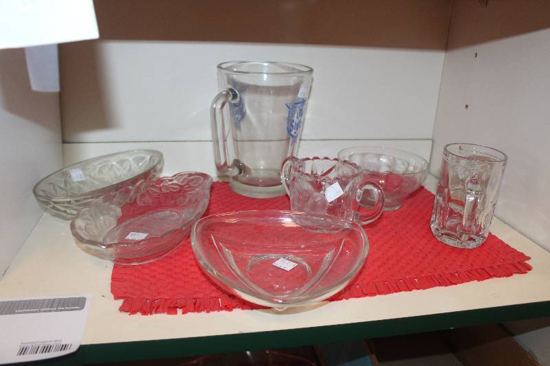 lot 75 image: Shelf Lot of Miscellaneous Glassware