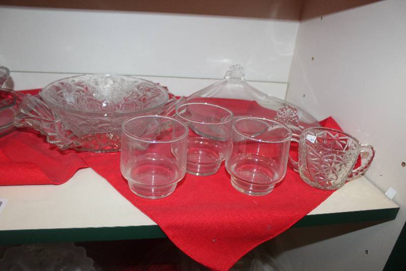 lot 71 image: Shelf Lot of Miscellaneous Glassware