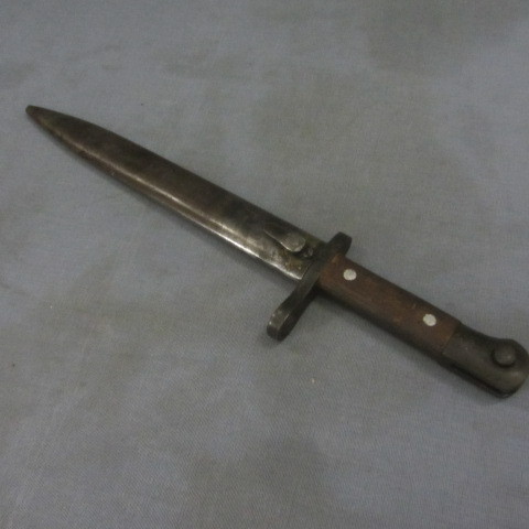 lot 22 image: WWII Bayonet