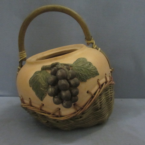 lot 36 image: Ceramic & Wood Italian Basket