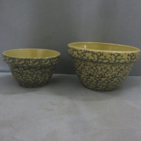 lot 41 image: Spongeware Mixing Bowls