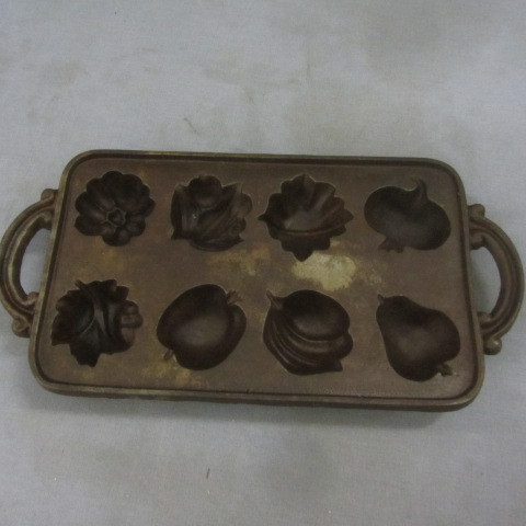 lot 47 image: John Wright Cast Iron Corn Bread Pan