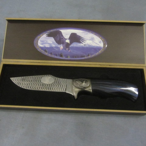 lot 65 image: Maxim Paakawood Handle Knife