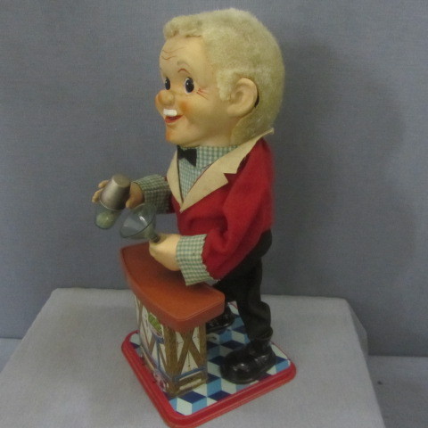lot 84 image: Vintage Battery Bartender