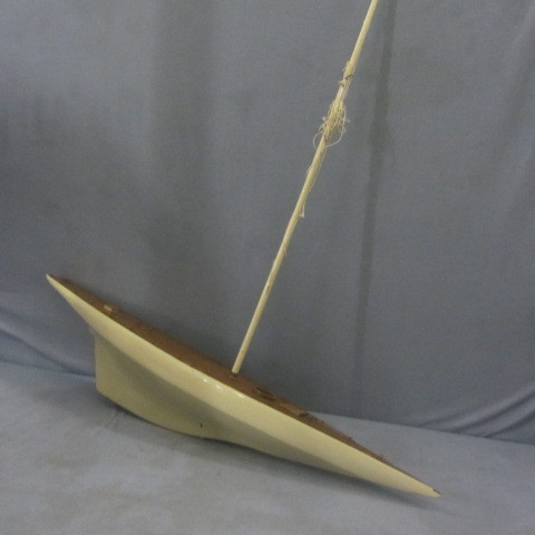 lot 101 image: Keystone Balsa Wood Sailboat