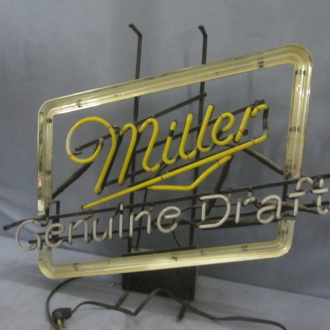 lot 106 image: MGD Lighted Beer Sign