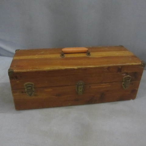 lot 108 image: Vintage Wood Carpenters Box