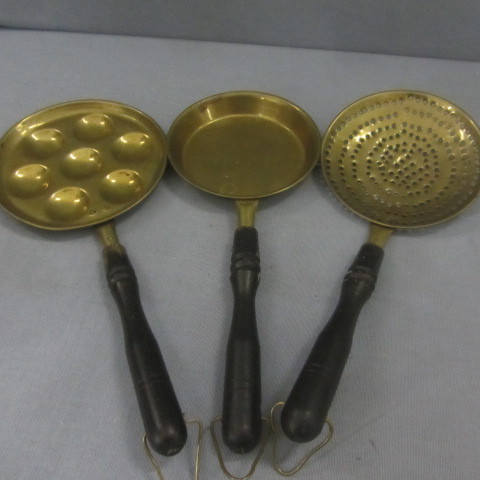 lot 146 image: Brass Salesmans Samples