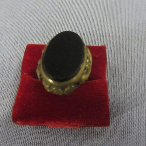 lot 214 image: Brass & Onyx Ring