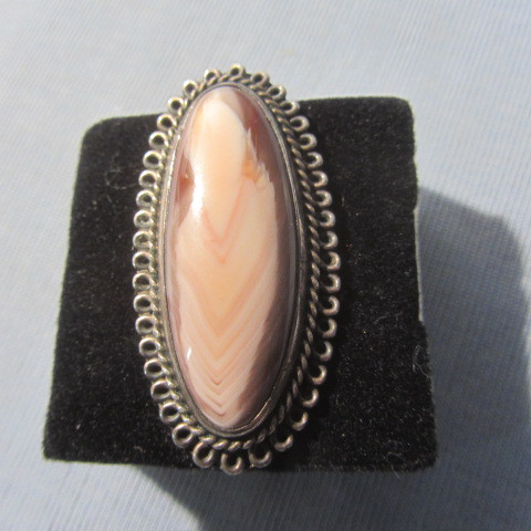 lot 217 image: Navajo Pink Stone Ring