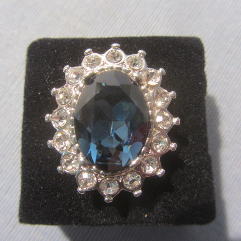 lot 218 image: Blue Amethyst With Rhinestones Ring