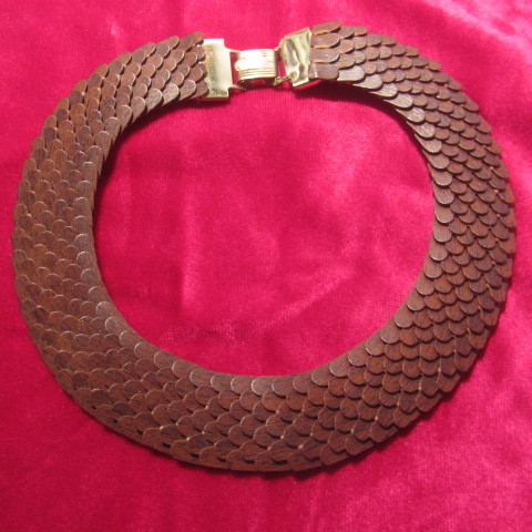lot 220 image: Ladies Collar Necklace