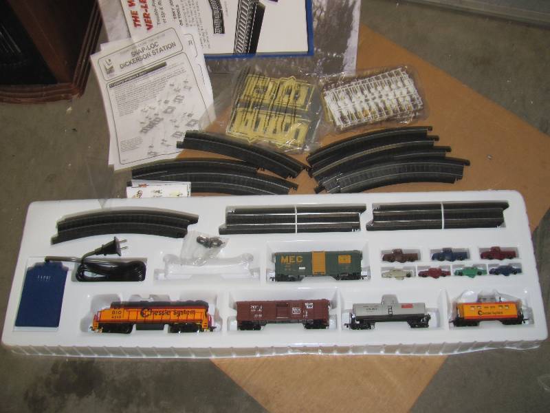 lot 9 image: Train Set