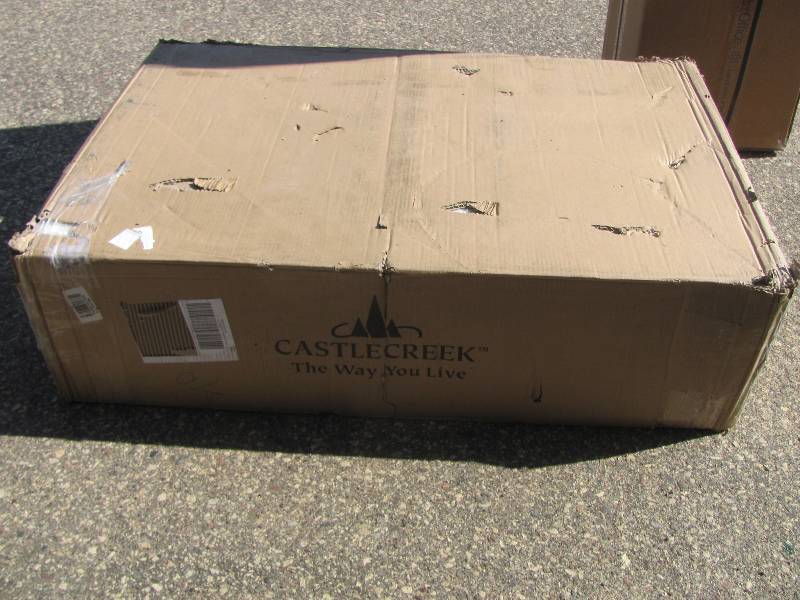 lot 12 image: Farm House Chicken Coop