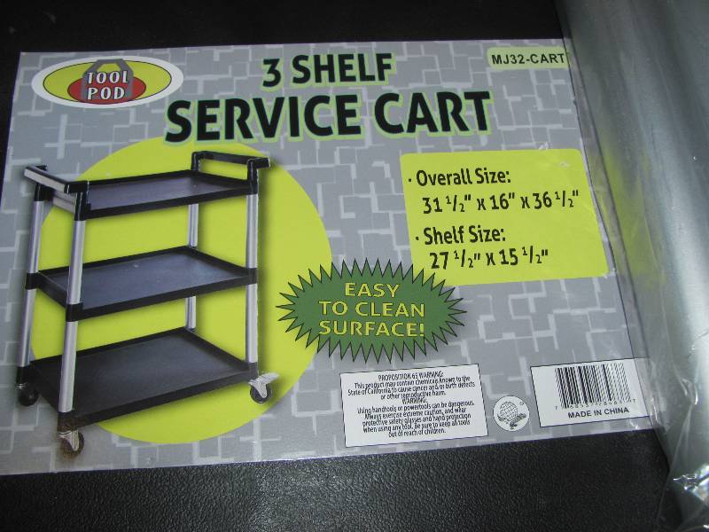 lot 32 image: Wheeled Service Carts