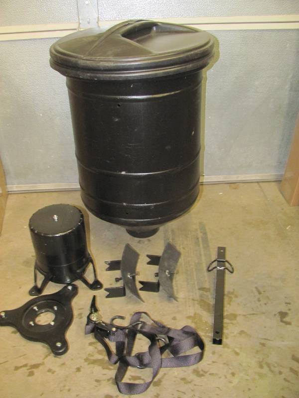 lot 42 image: Wildlife Feeders