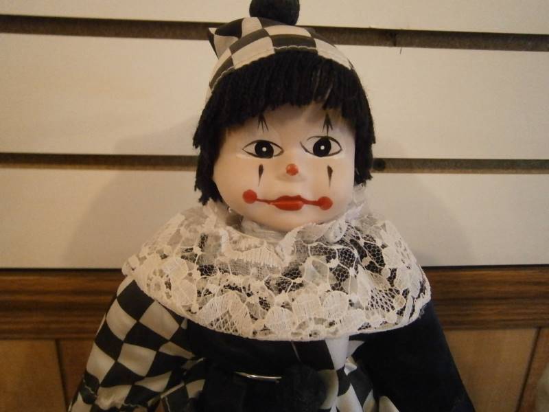 2 Porcelain Clown FigurinesDolls wstands